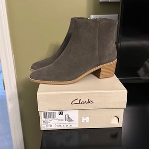 Clarks ankle boots in like- new condition